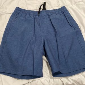Gap fit small tech shorts 7”